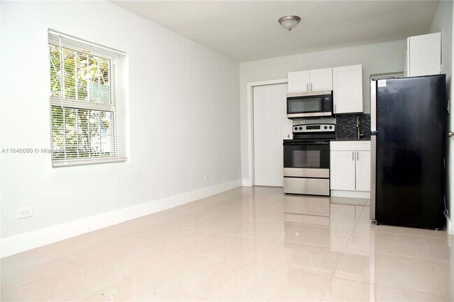 Foto del edificio - 12322 NE 6th Ave