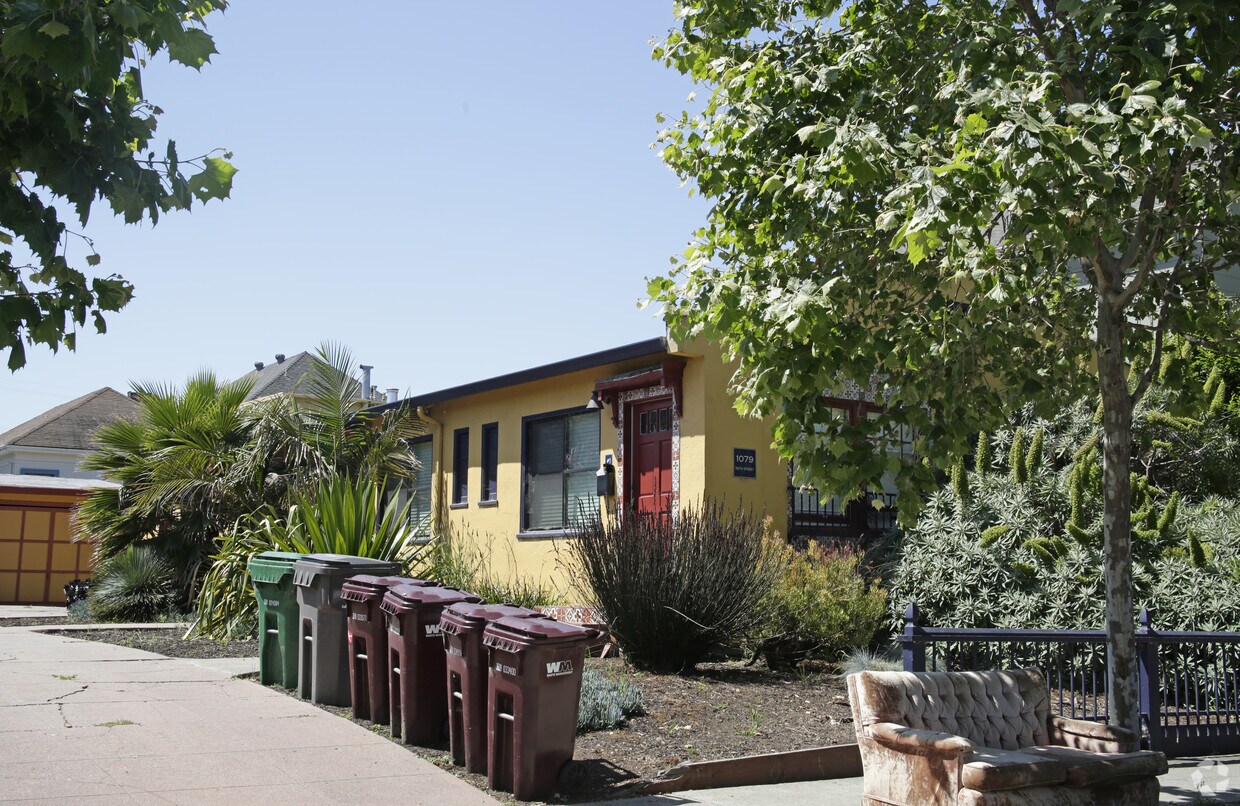 Primary Photo - 1075-1079 55th St