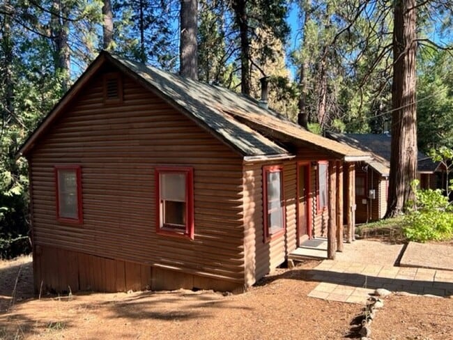 Building Photo - Charming Woodland Cabin Rental in Twain Harte
