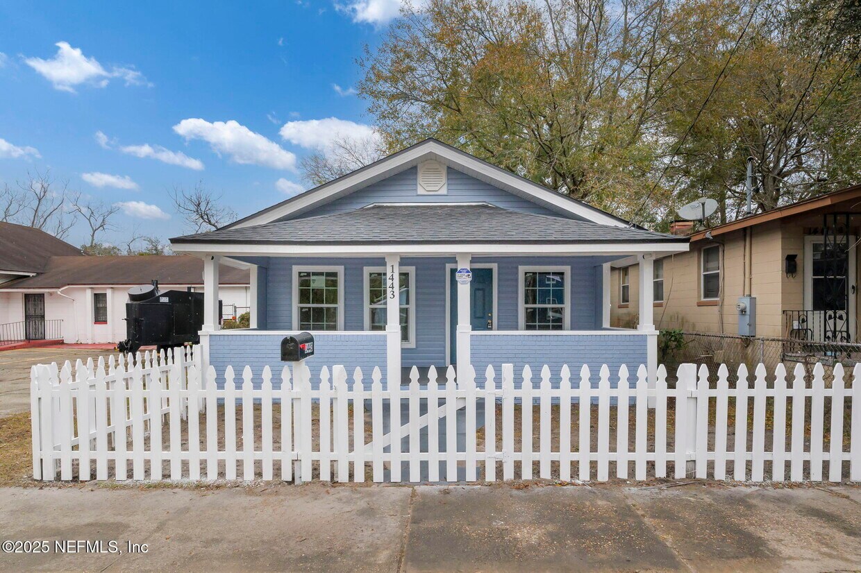 Foto principal - 1443 W 22nd St