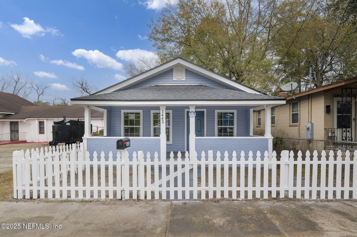 Primary Photo - 1443 W 22nd St