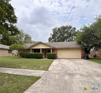 Building Photo - 1804 Fairway Dr