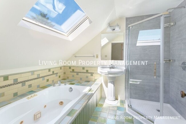 Foto del edificio - 6429 N Delaware Ave