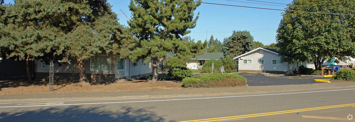 Building Photo - 2981-2999 Riviera Dr