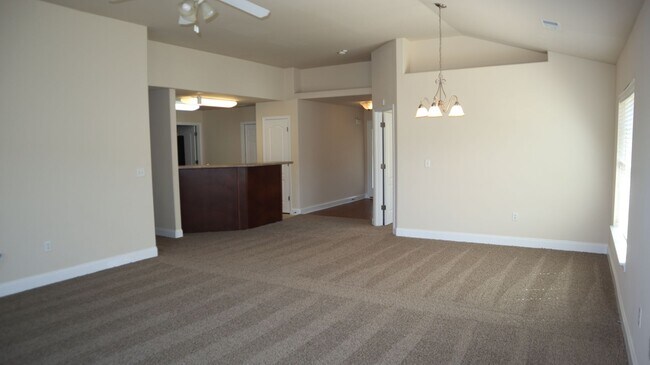 Building Photo - Newly Renovated 3BR with Big Yard and Garage