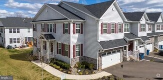 Building Photo - 25 Larkspur Ln