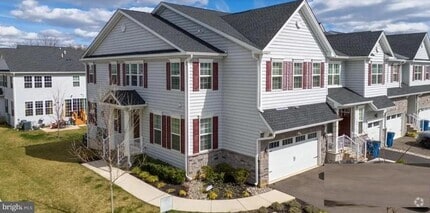 Building Photo - 25 Larkspur Ln