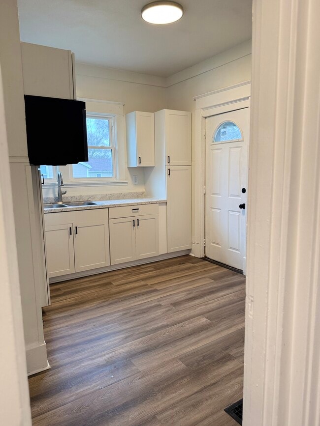 Building Photo - 1223 Calumet Ave