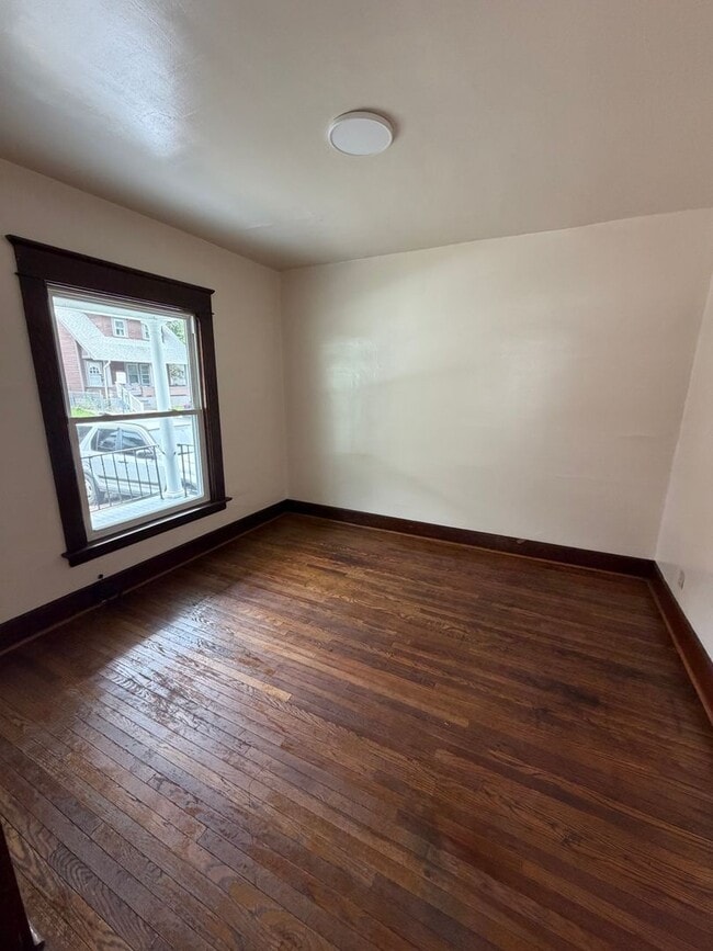 Building Photo - 307 Poplar St