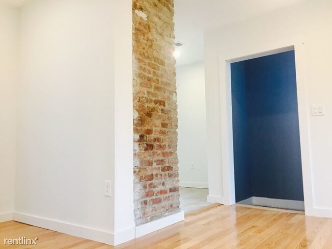 Building Photo - 224 N Fullerton Ave