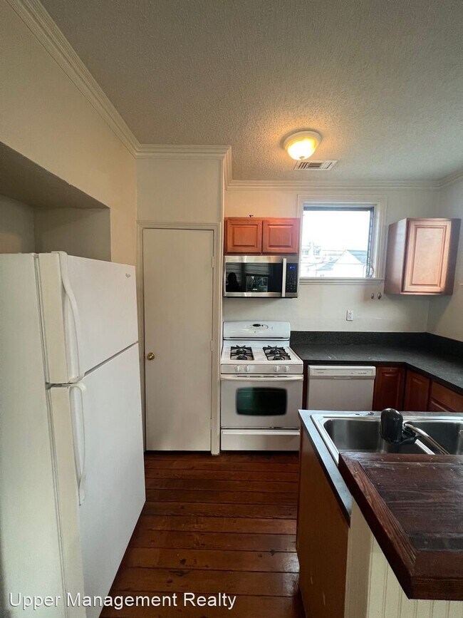 Building Photo - 3 br, 2 bath Apartment - 538-40 Loweline S...