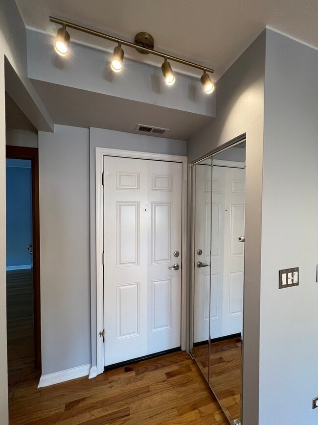 Foto del edificio - 6322 N Richmond St