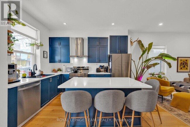 Building Photo - 325 Hinchey Ave