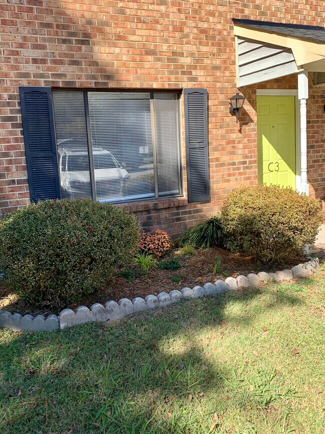 Front Landscaping - 800 Fargo St