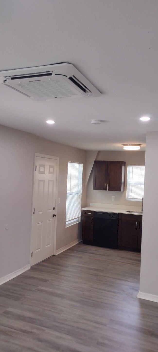 Foto del edificio - 703 E Hanlon St