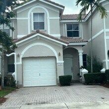 Building Photo - 12385 SW 125th Ct