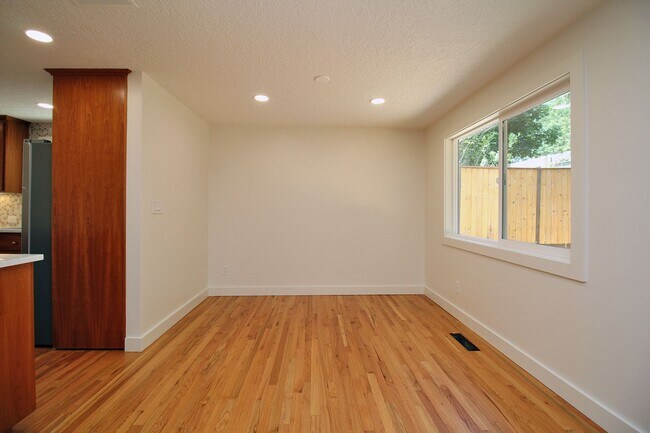 Building Photo - 14155 SW Red Haven Dr