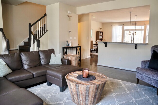 Building Photo - Lovely 4 BR/3.5 BA Townhome in Upper Marlb...