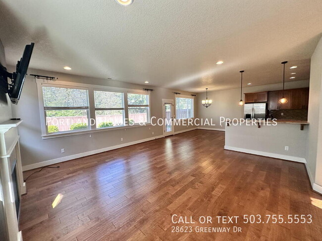 Building Photo - 3 Bed 2 1/2 Bath Wilsonville Gem ** $300 o...