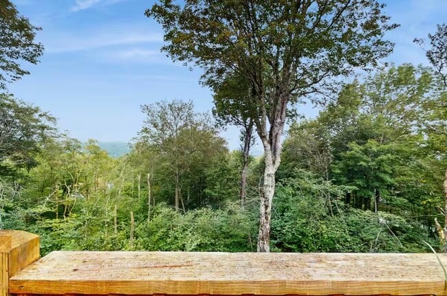 Building Photo - 1039 Charter Hills Rd