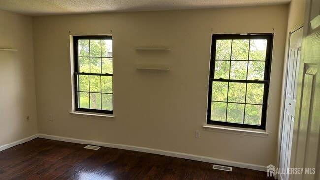 Building Photo - 246 Hampshire Ct