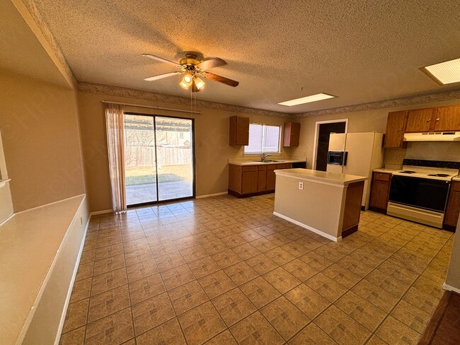 Building Photo - Move-In Special. ½ off the first full month's rent with a 12-month lease.