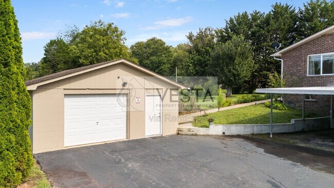 Building Photo - 100 Shannondoah Dr