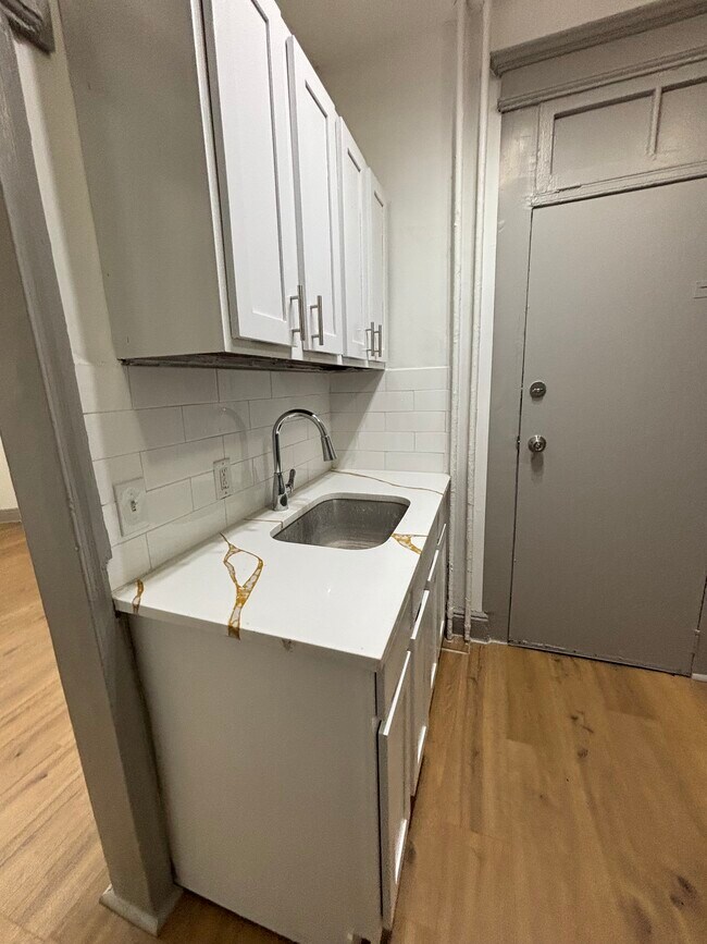 66 N Grove st 3 - 61 N Grove St