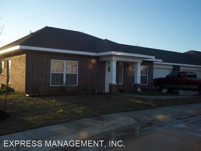 Building Photo - 3 br, 2 bath Apartment - 145 Rivercrest 12...