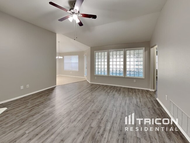 Building Photo - 721 Nelson Dr