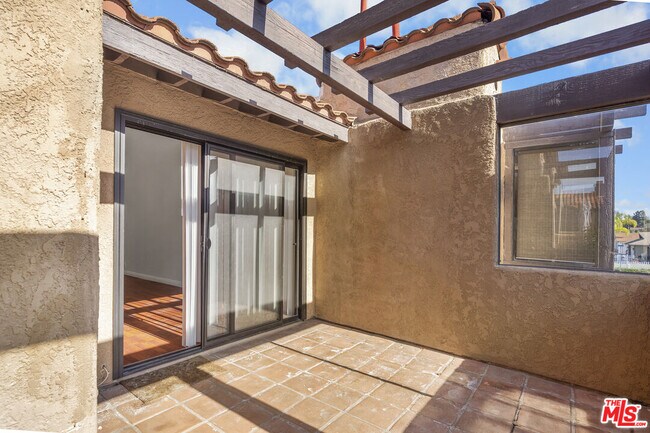 Building Photo - 3055 N Brea Blvd