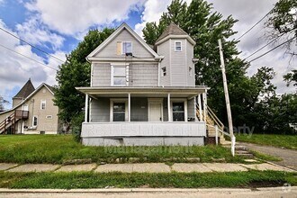 Building Photo - 825 7th St NW