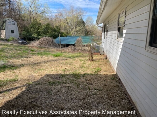 Foto del edificio - 3 br, 1.5 bath House - 2300 Sylvania Avenu...