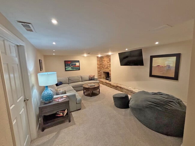 Foto del edificio - 10499 S Carnation Dr