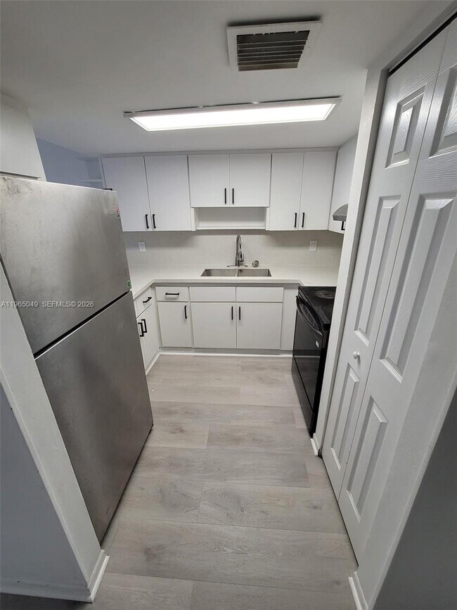 Foto del edificio - 1624 NE 151st St