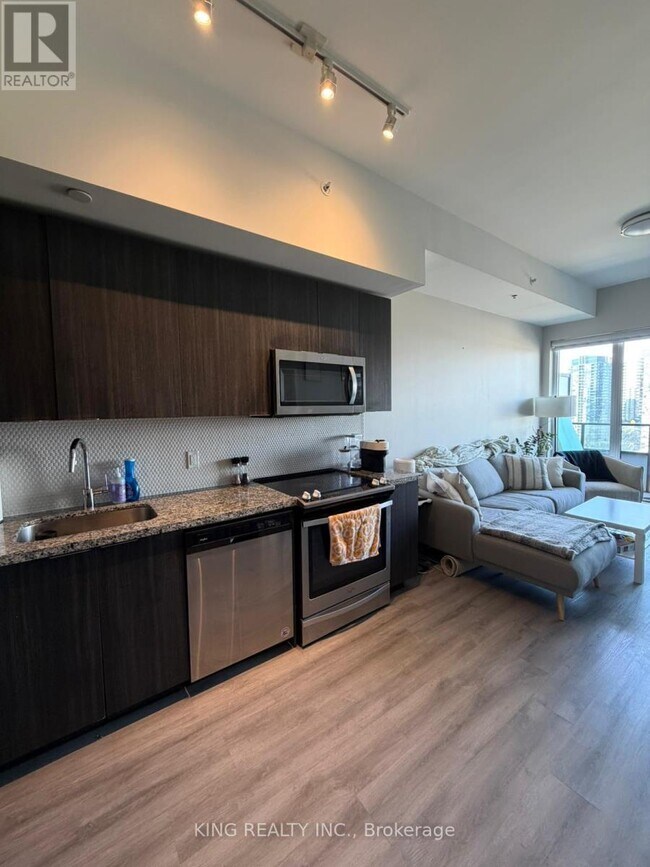 Building Photo - 1412 - 30 SHOREBREEZE DRIVE E