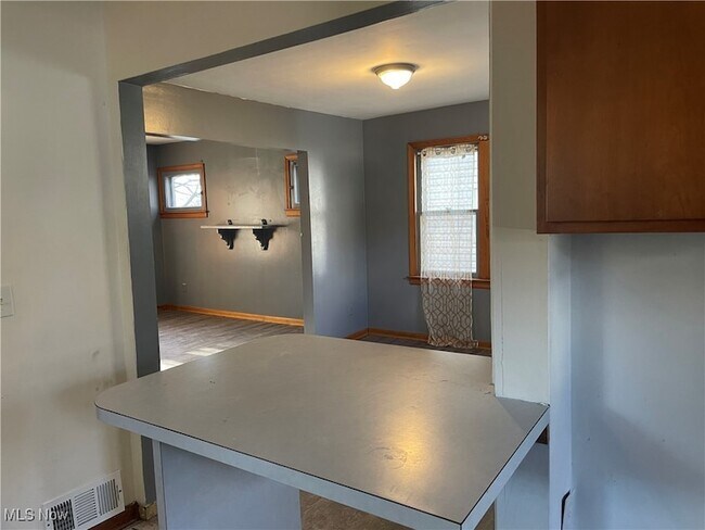 Building Photo - 651 Sanford Ave