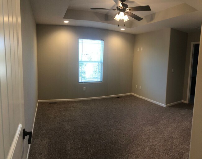 Foto del edificio - Gorgeous 3 Bed 3 Bath w/ 2 Car Garage Home