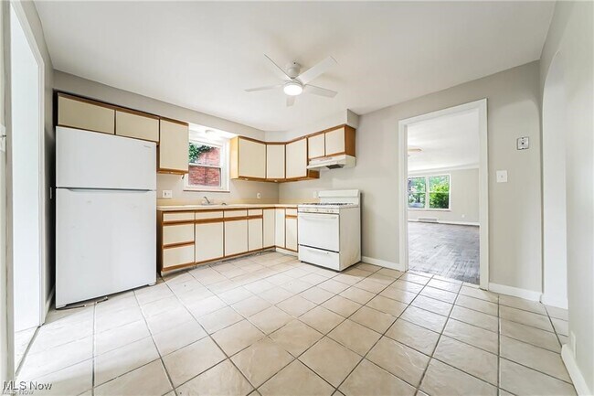 Foto del edificio - 3837 Mayfield Rd