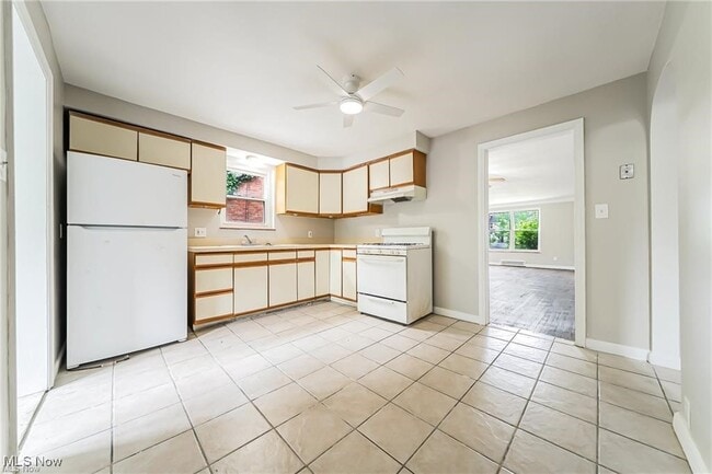 Foto del edificio - 3839 Mayfield Rd