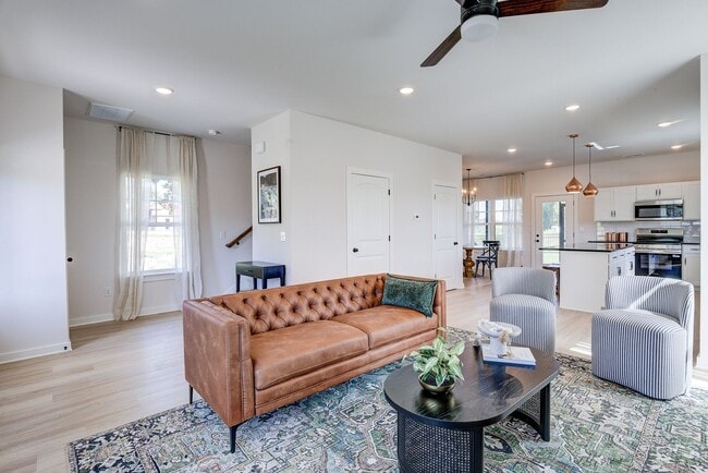 Building Photo - 4196 Oak St