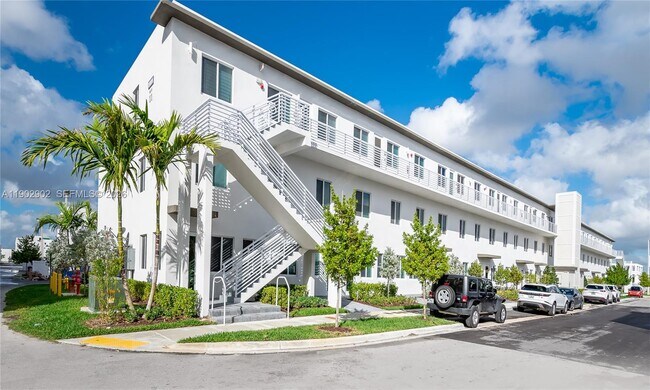 Foto del edificio - 6416 NW 102nd Ct