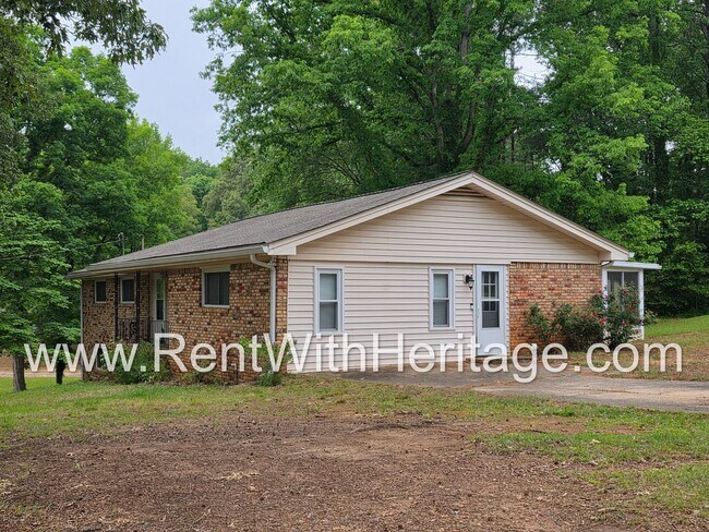 Foto del edificio - Gorgeous 4 Sided Brick Home/ Upgrades Galore/ Full Unfinished Basement
