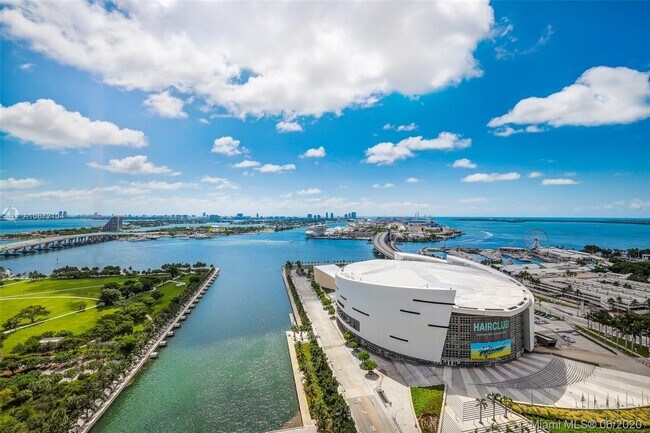 Foto del edificio - 888 Biscayne Blvd