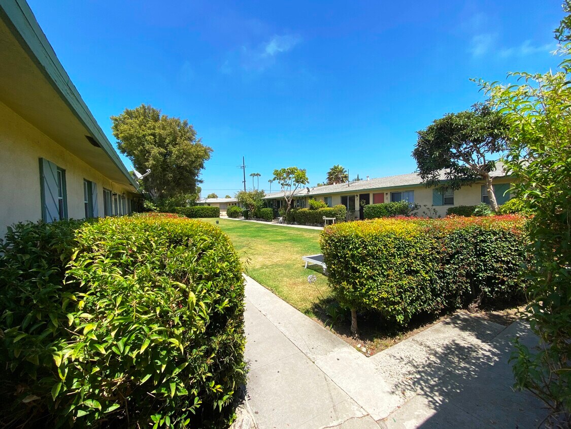 Foto principal - 1922 Cloverfield Blvd