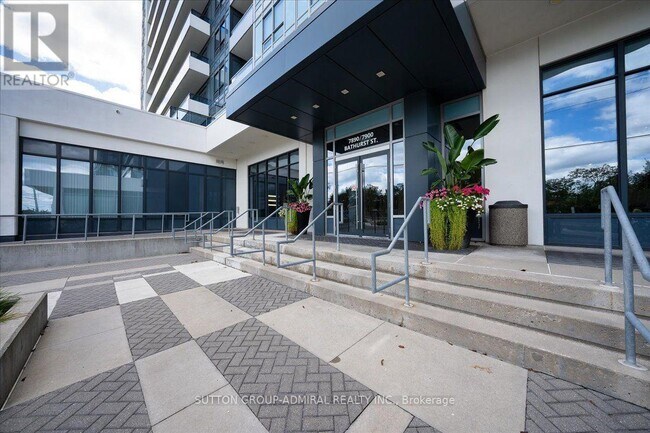 Photo du bâtiment - 7890 Bathurst St