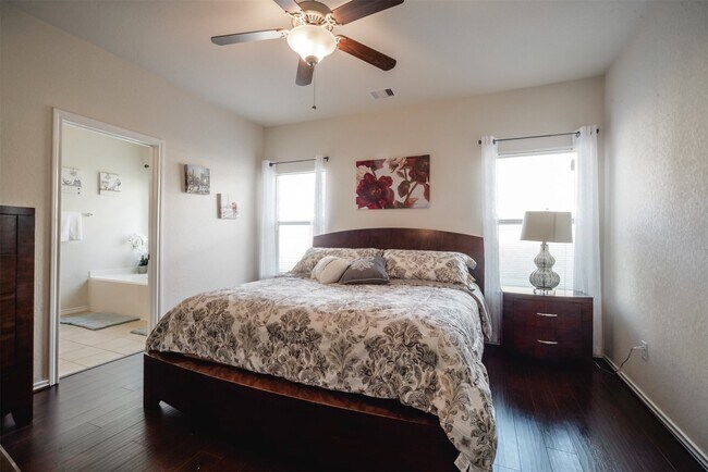 Foto del edificio - 8730 Sunny Gallop Dr