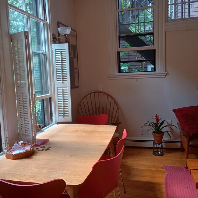 Dining area - 10 Hilliard St