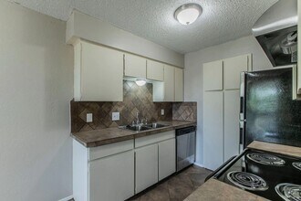 Building Photo - 6601 May Dr