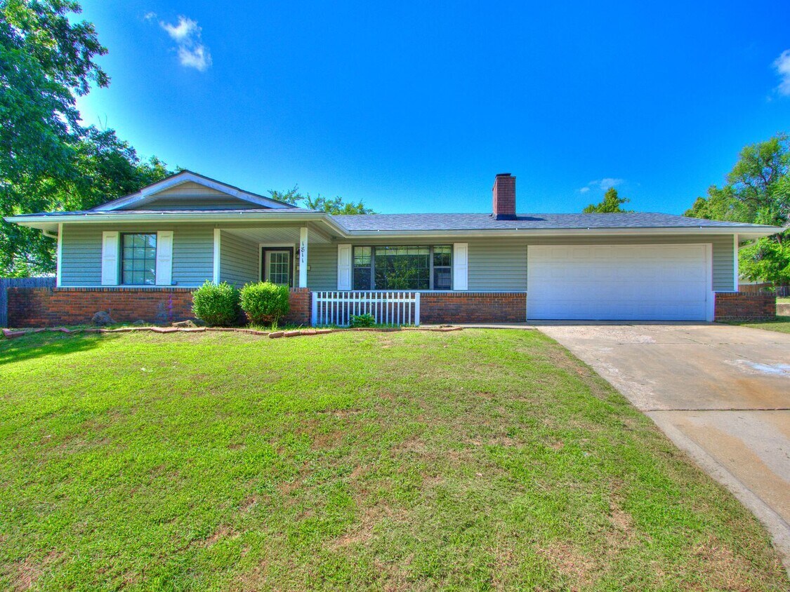 Foto principal - 3 Bedroom 1 Bath Home w/ 2 car garage in S...